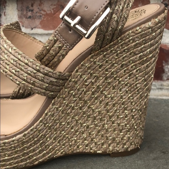 Vince Camuto platform heel - Picture 2 of 6